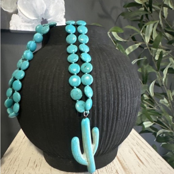 Western Cactus Turquoise Natural Stone Howlite Beaded Necklace - Picture 3 of 5